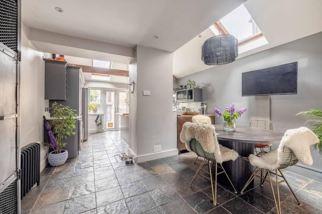 ウィンザー Stylish 2-Bed House With Office And Private Gardenヴィラ エクステリア 写真