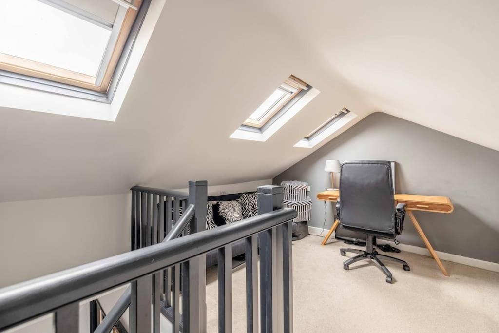 ウィンザー Stylish 2-Bed House With Office And Private Gardenヴィラ エクステリア 写真